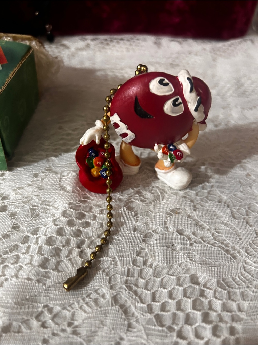 M&M'S Red Character lamp  pull chain with Gold Bead Chain and Candy Bag